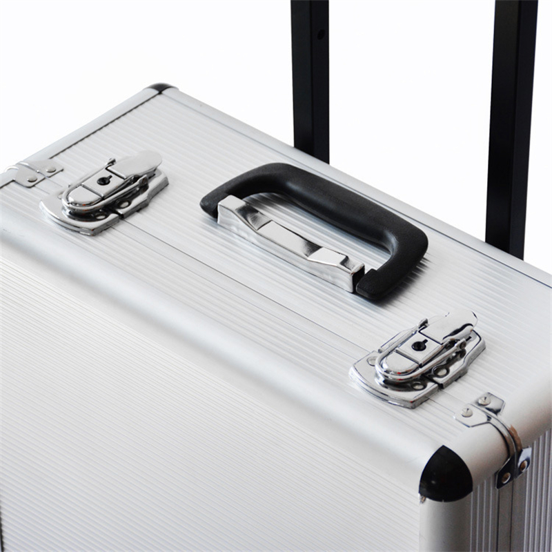 186ピース アルミケース入り トロリー式 メカニック 自動 - Wrench Set のレビューと価格