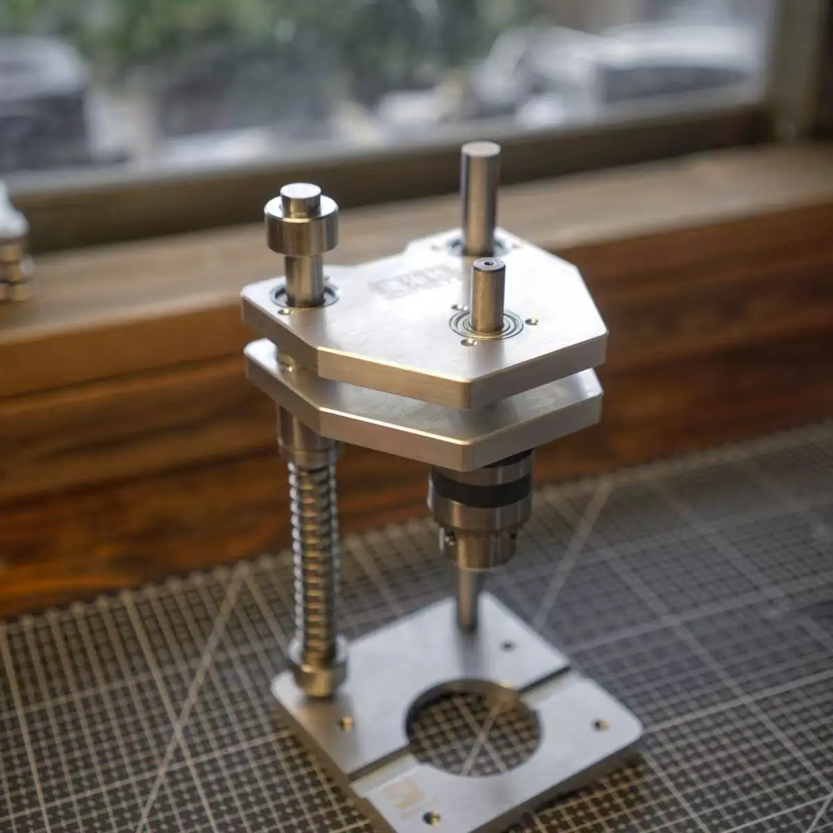 高精度ドリル用垂直ドリルスタンド - アルミニウムプロファイ - Drill Press のレビューと価格