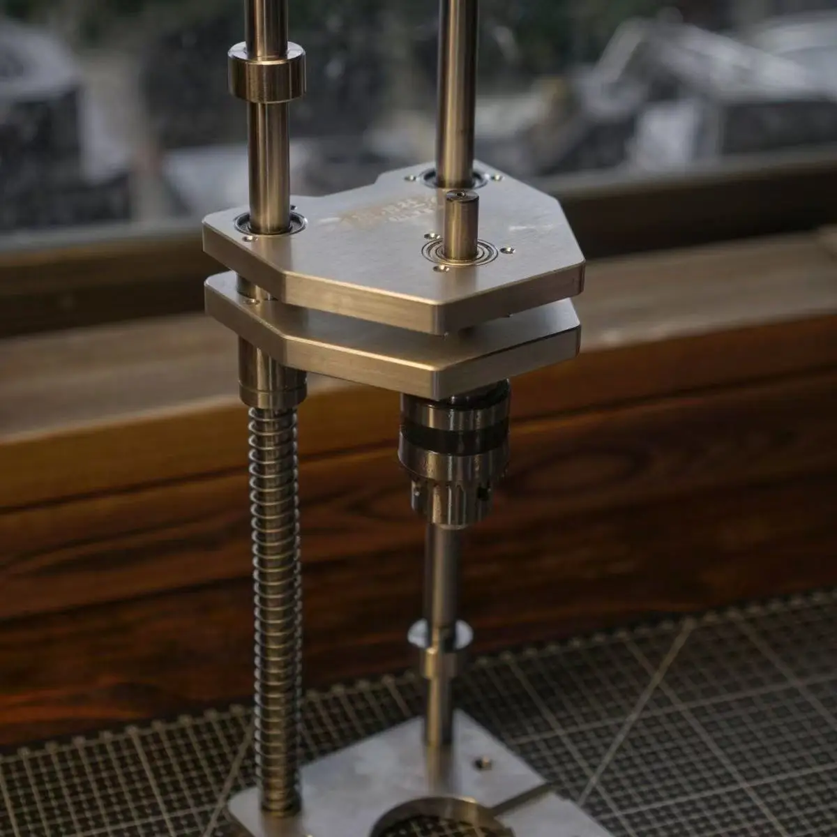 高精度ドリル用垂直ドリルスタンド - アルミニウムプロファイ - Drill Press のレビューと価格